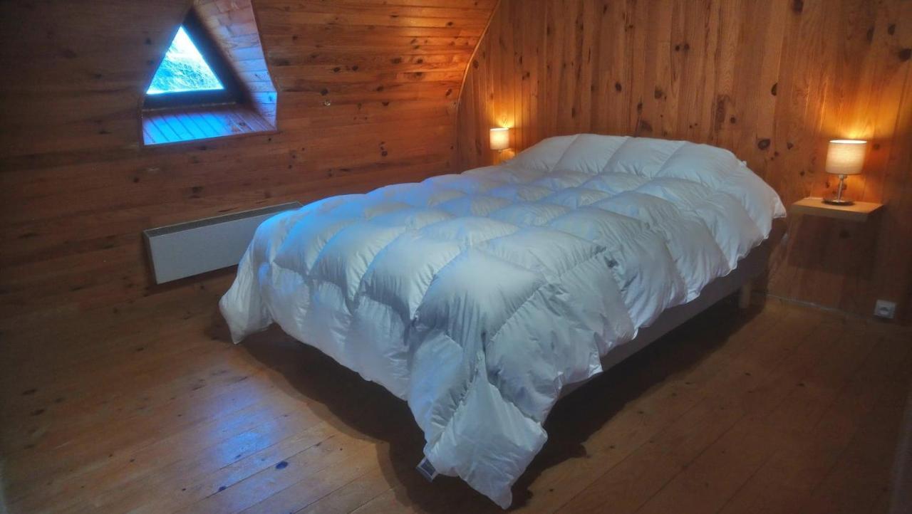 Fermette Typique Auvergnate Dans Son Ecrin D'Eau Et De Verdure Saint-Donat Ngoại thất bức ảnh